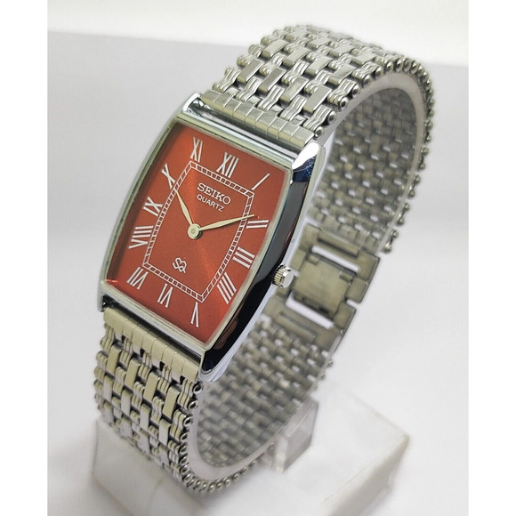 Vintage Style Seiko Quartz Mens Silver Watch & Red accents W/ Metal Strap - Picture 2 of 6
